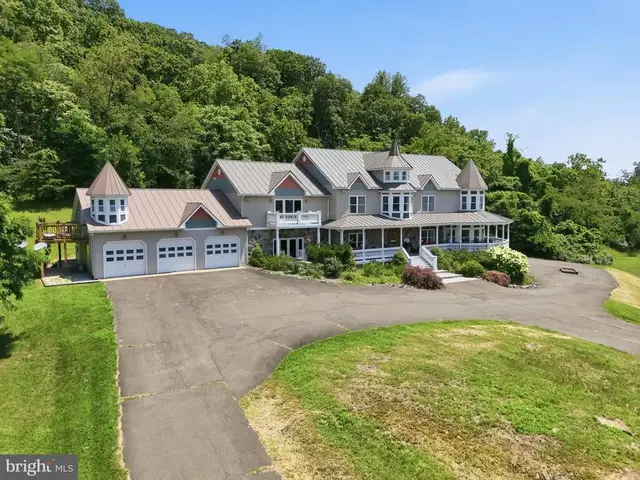65 Clark Ln, Washington