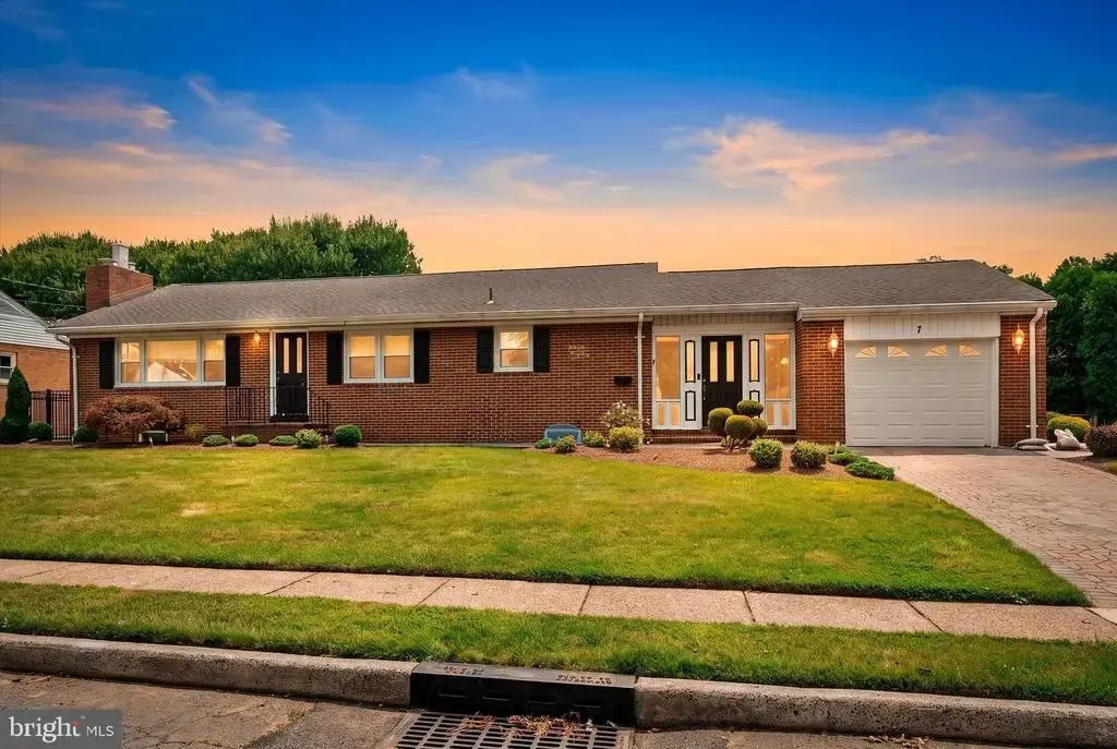 7 Elkshead Ter, HAMILTON