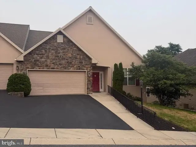 4505 Hillside Ct, Harrisburg