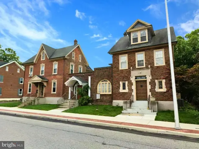24 E Main St, Lansdale