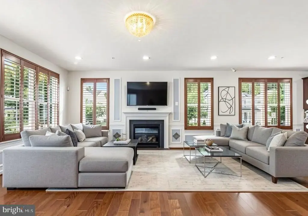 7976 Meridian Dr, PASADENA