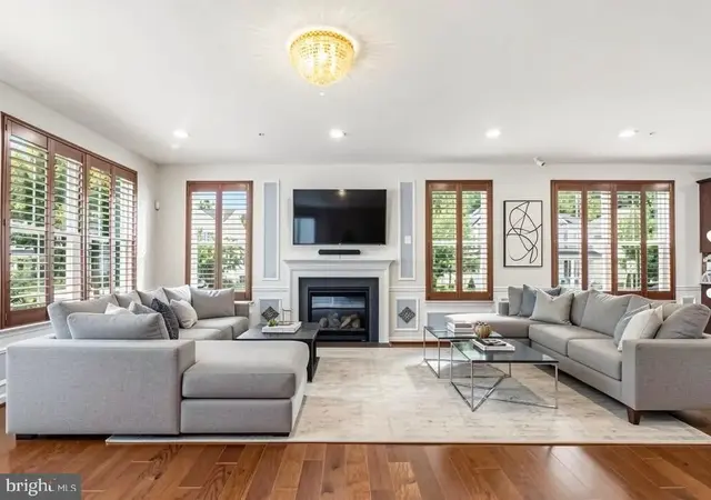 7976 Meridian Dr, Pasadena