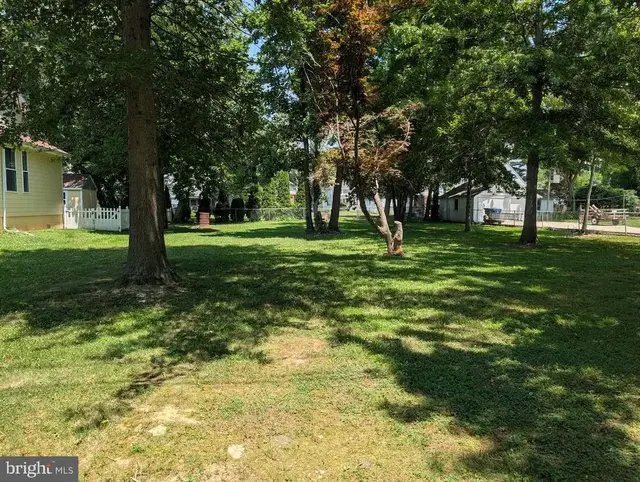 15 W Cherry St, North East