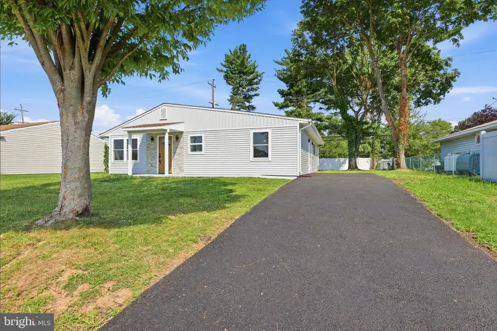 177 Pinewood Dr, LEVITTOWN
