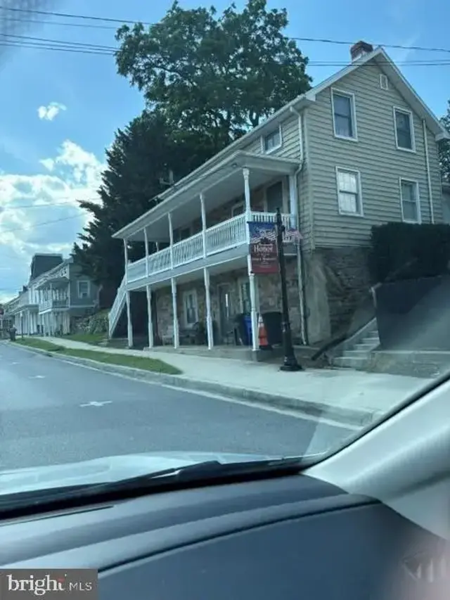 407 W Main St, Middletown