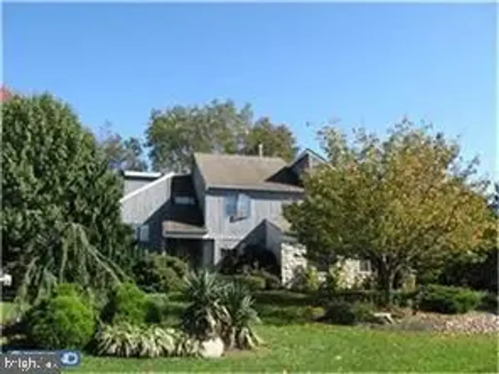 59 E Berry Wood Ln, DRESHER