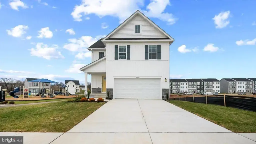 402 Eclipse St, CHARLES TOWN