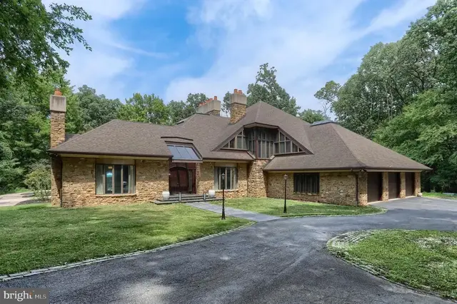 51 Hill Manor Dr, Hershey