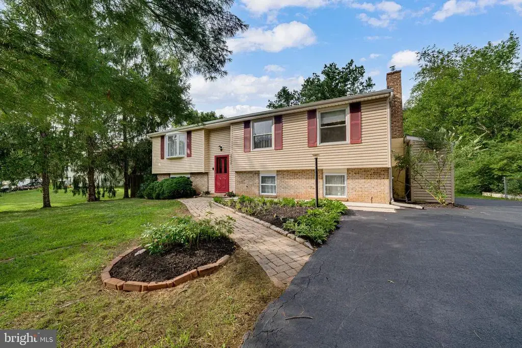 19130 Dowden Cir, POOLESVILLE