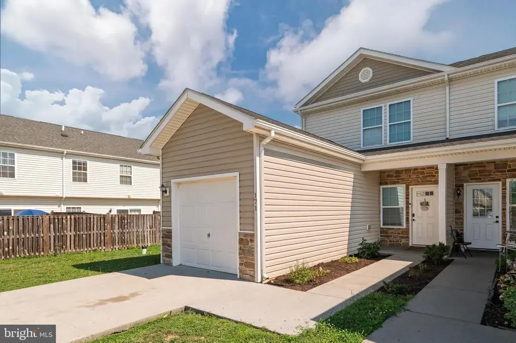 171 Continental Dr, BUNKER HILL