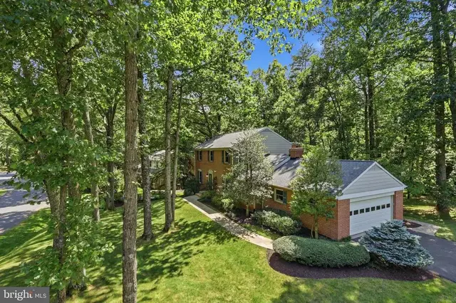 10811 Midsummer Dr, Reston