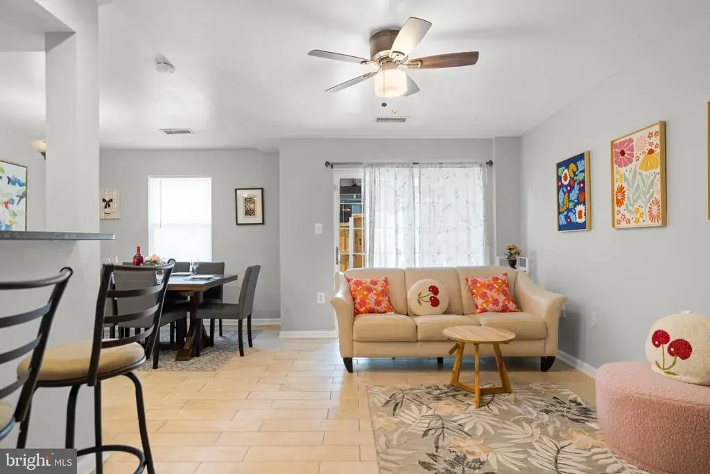 228 Stevenson Sq, ALEXANDRIA