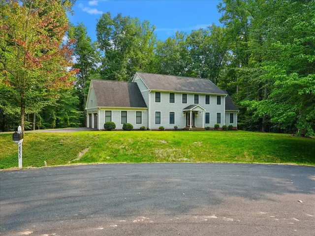8253 Honeysuckle Rd, Manassas