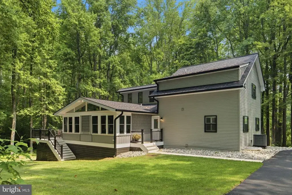 2450 Symphony Ln, HUNTINGTOWN