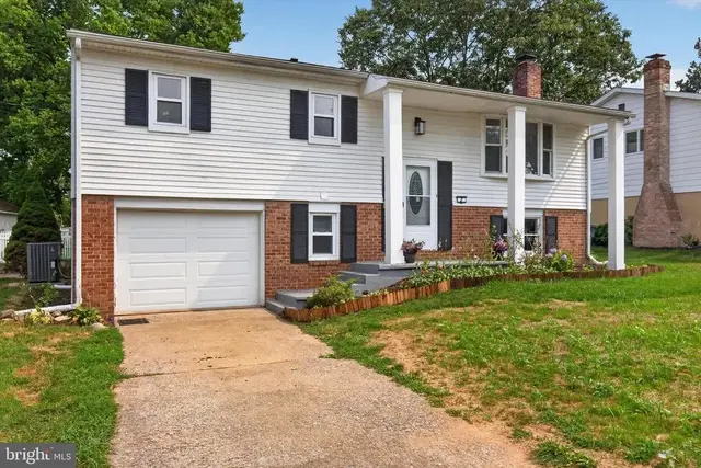 2 Palmer Dr, Camp Hill