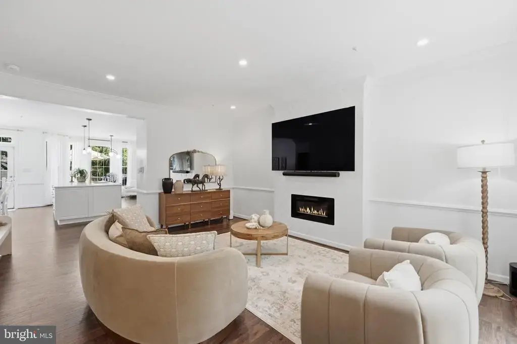 210 Painted Post Ln, GAITHERSBURG