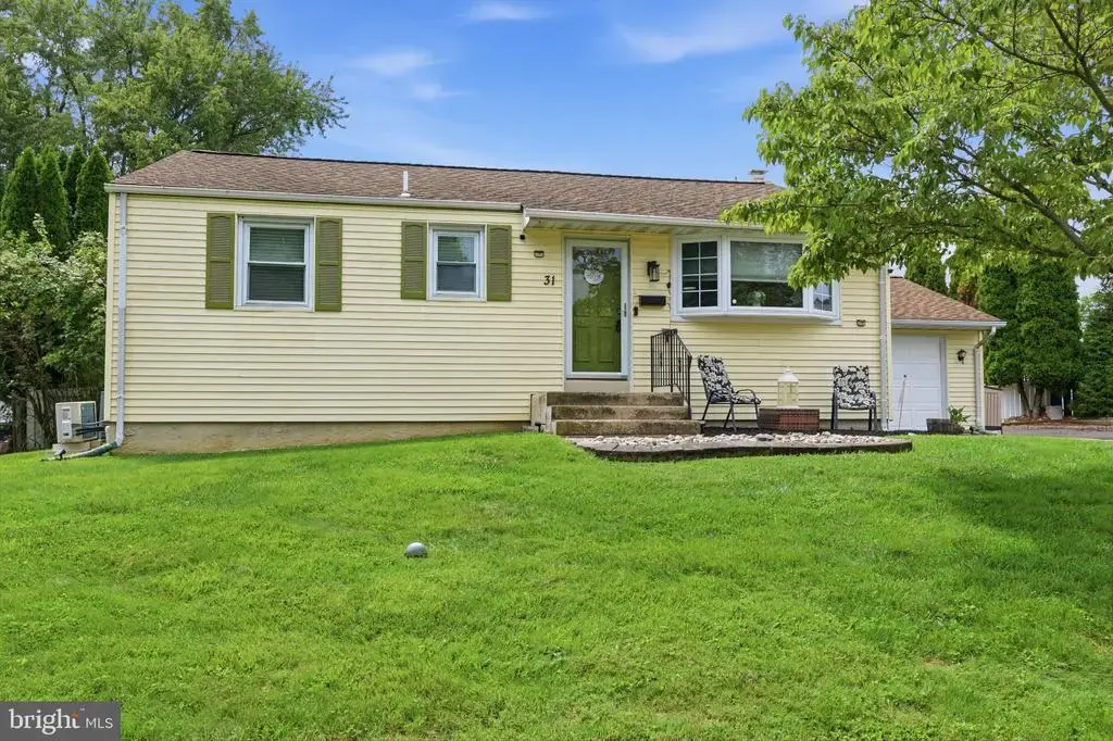 31 Mapleview Dr, FEASTERVILLE TREVOSE