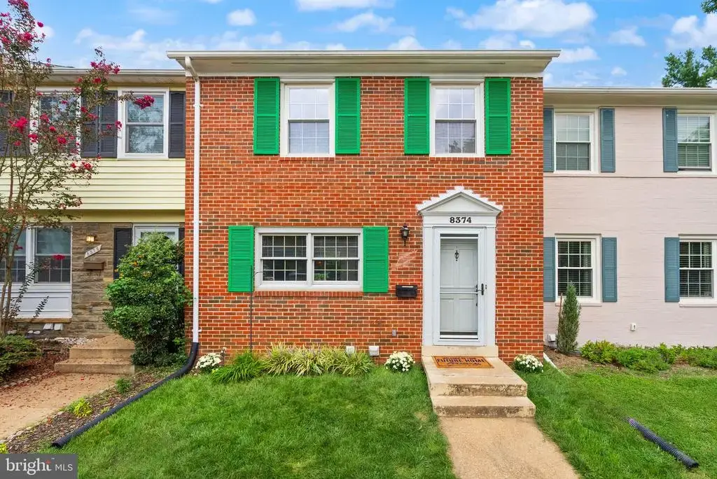 8374 Glastonbury Ct, ANNANDALE