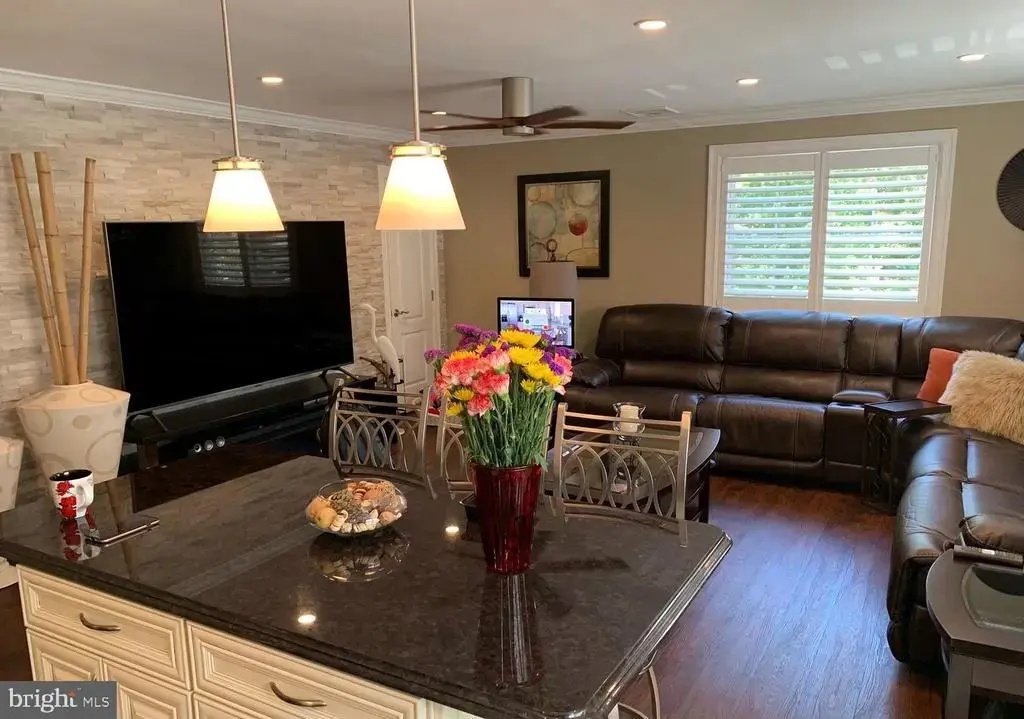 15 Kresson Rd #upper, HADDONFIELD
