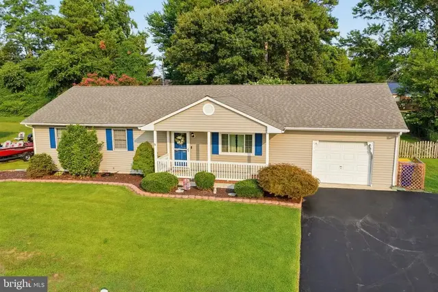618 Abbott Dr, Milford
