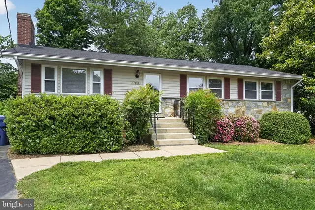 1452 Dewberry Ct, Mclean