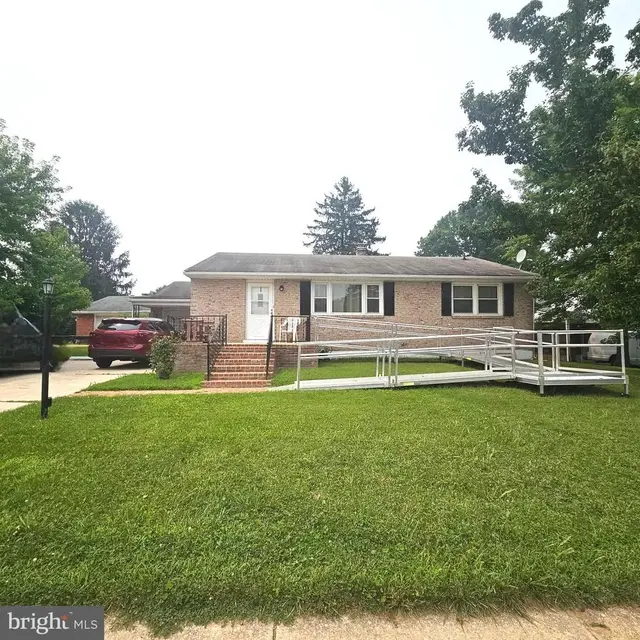 76 Tiverton Cir, Newark