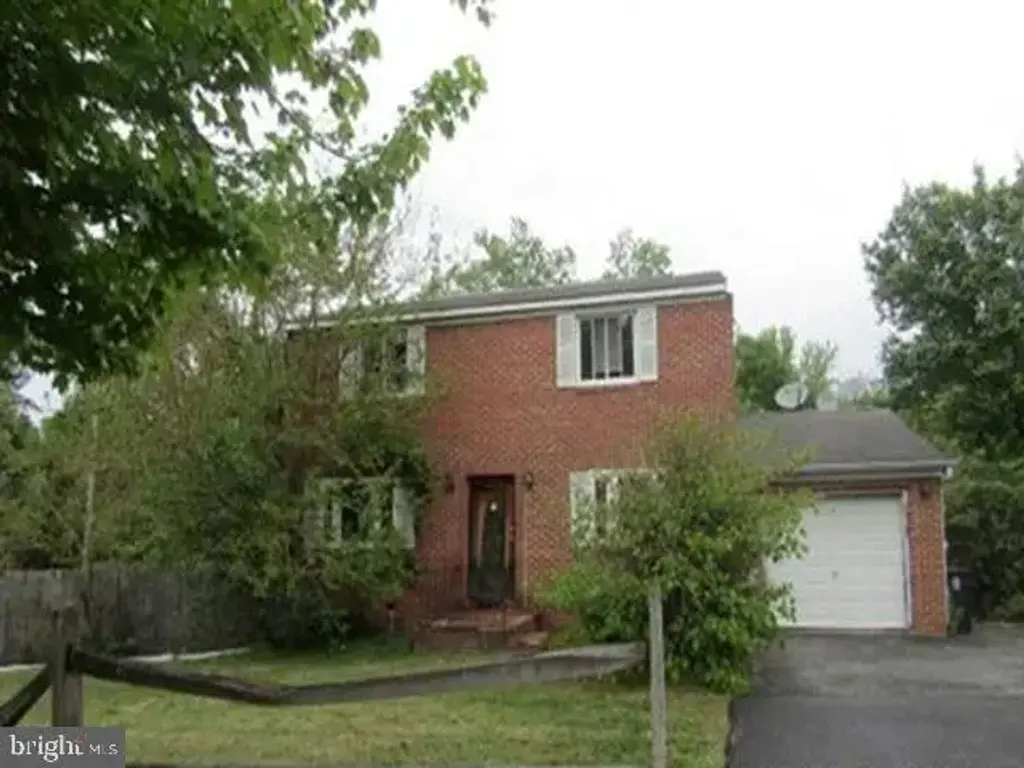 4700 Megan Dr, CLINTON