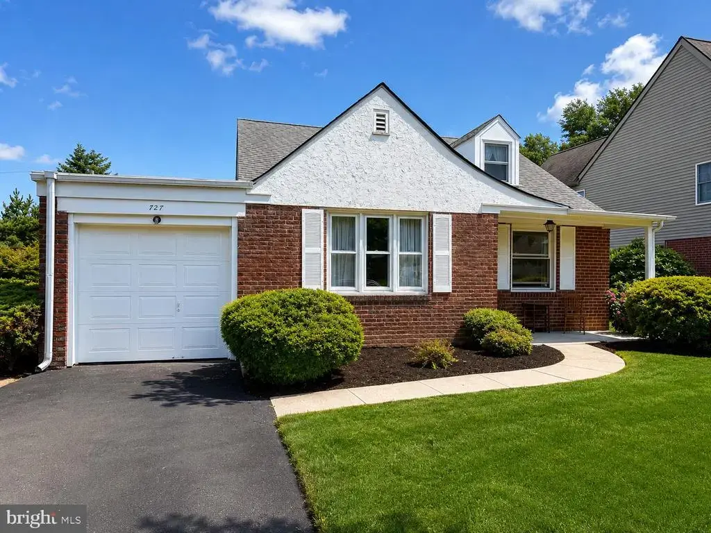 727 Cottage Rd, GLENSIDE