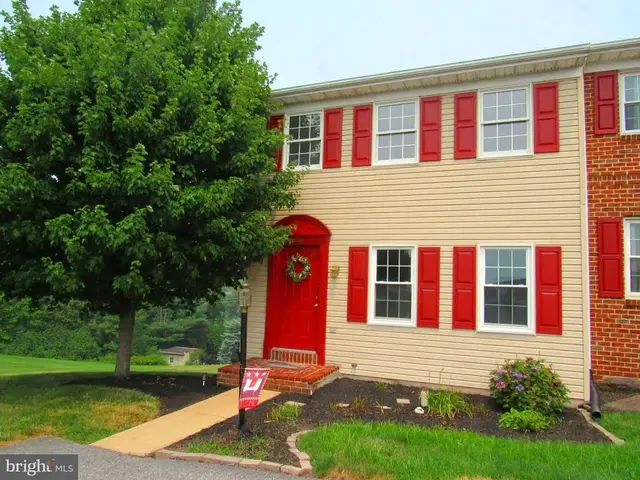 2685 Woodmont Dr, York