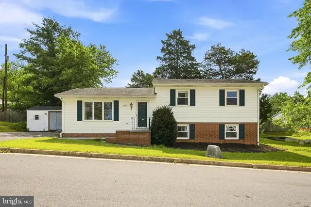 218 Locust Dr, Strasburg