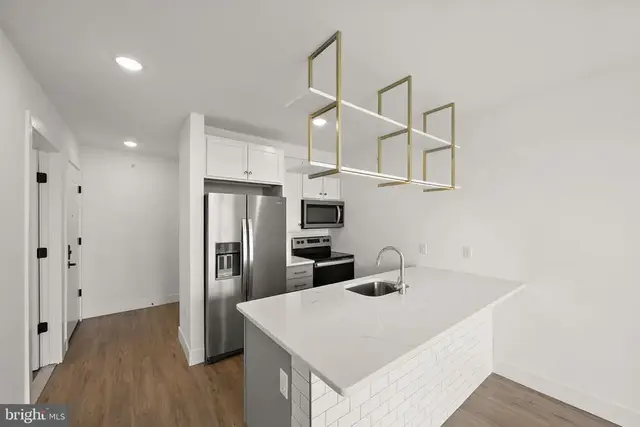 15 W Girard #301, Wilmington