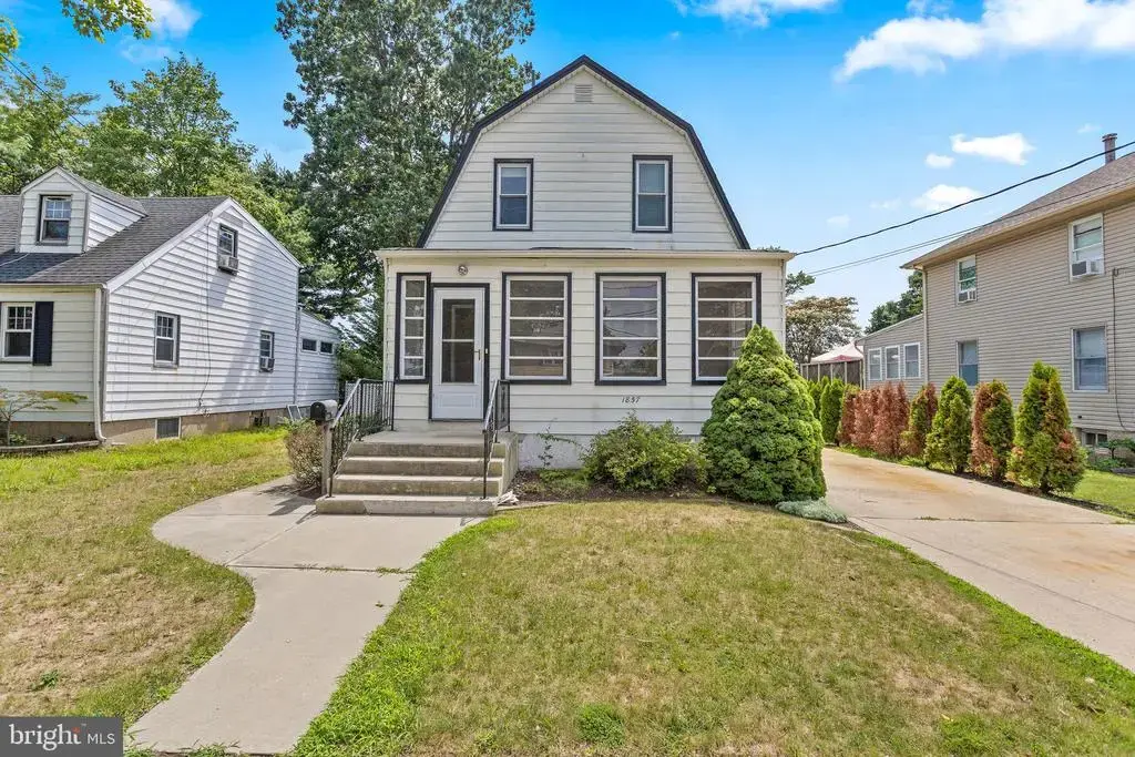 1857 Spruce St, HAMILTON
