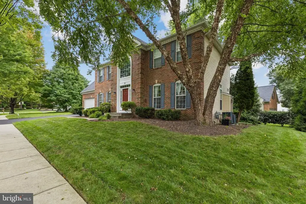 8 Winding Oak Ct, OLNEY