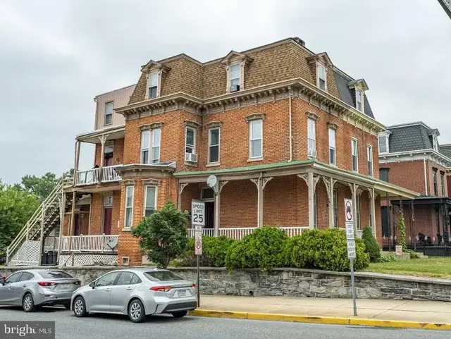 301 Chestnut St, Columbia