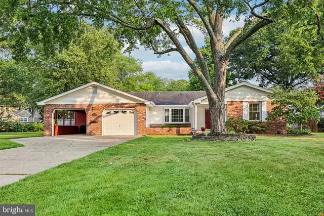 8808 Mcnair Dr, Alexandria