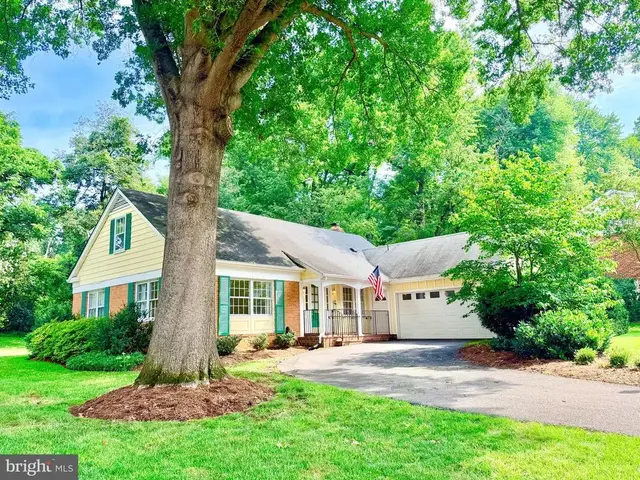 8300 Chivalry Rd, Annandale