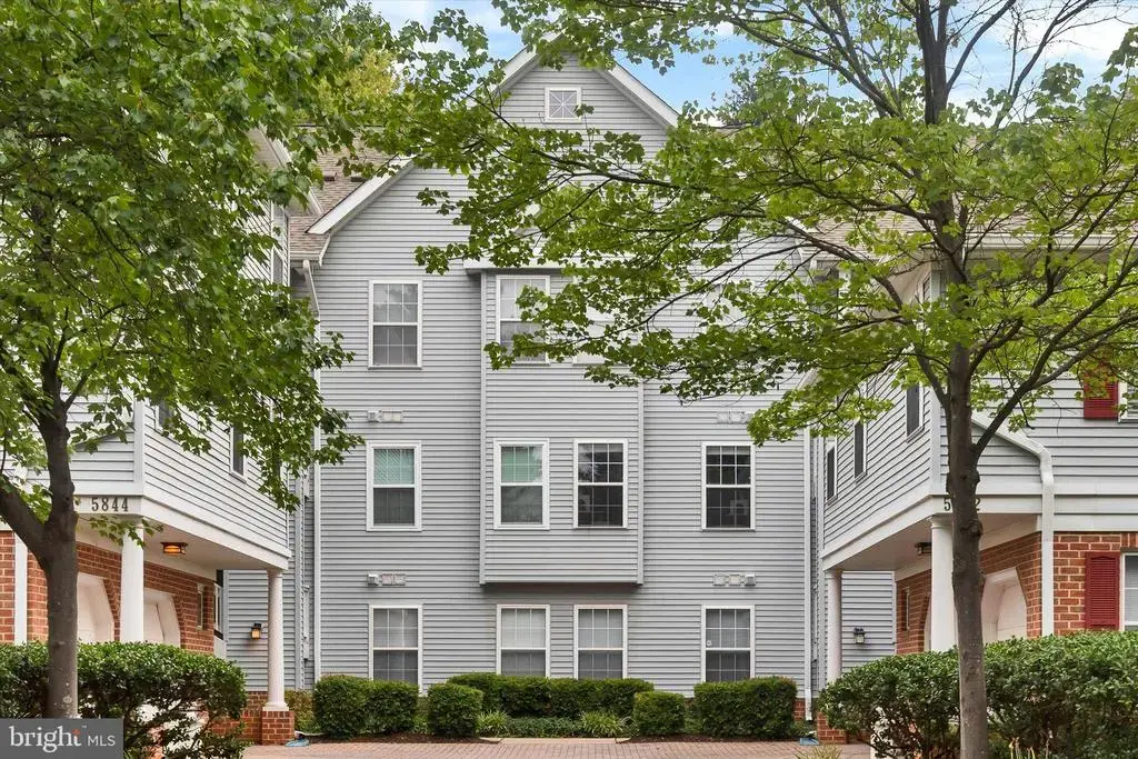 5844 Wyndham Cir #303, COLUMBIA
