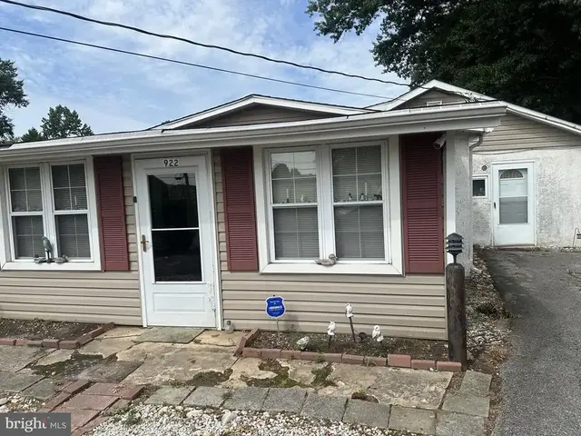 922 E Hazeldell Ave, New Castle