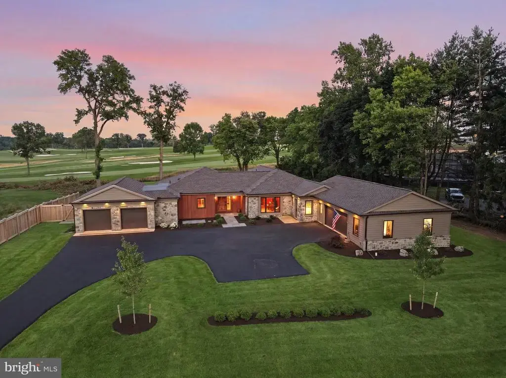 1536 New Holland Pike, LANCASTER