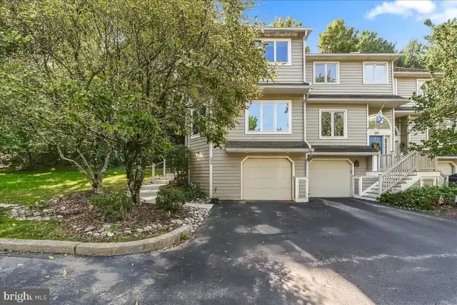 400 Wooded Way, Newtown Square