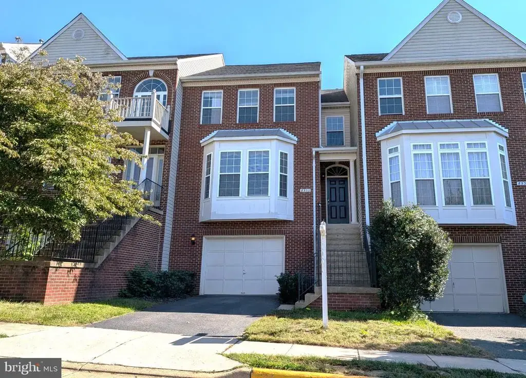 8933 Royal Astor Way, FAIRFAX