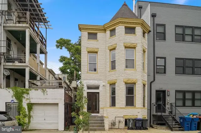 2621 University Pl Nw, Washington