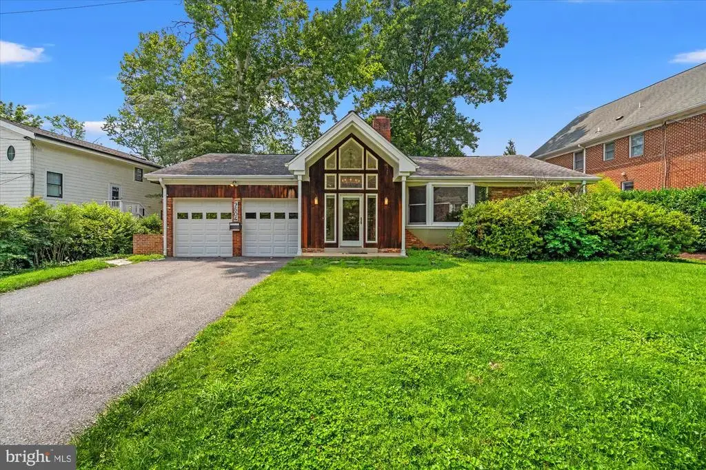 7504 Radnor Rd, BETHESDA