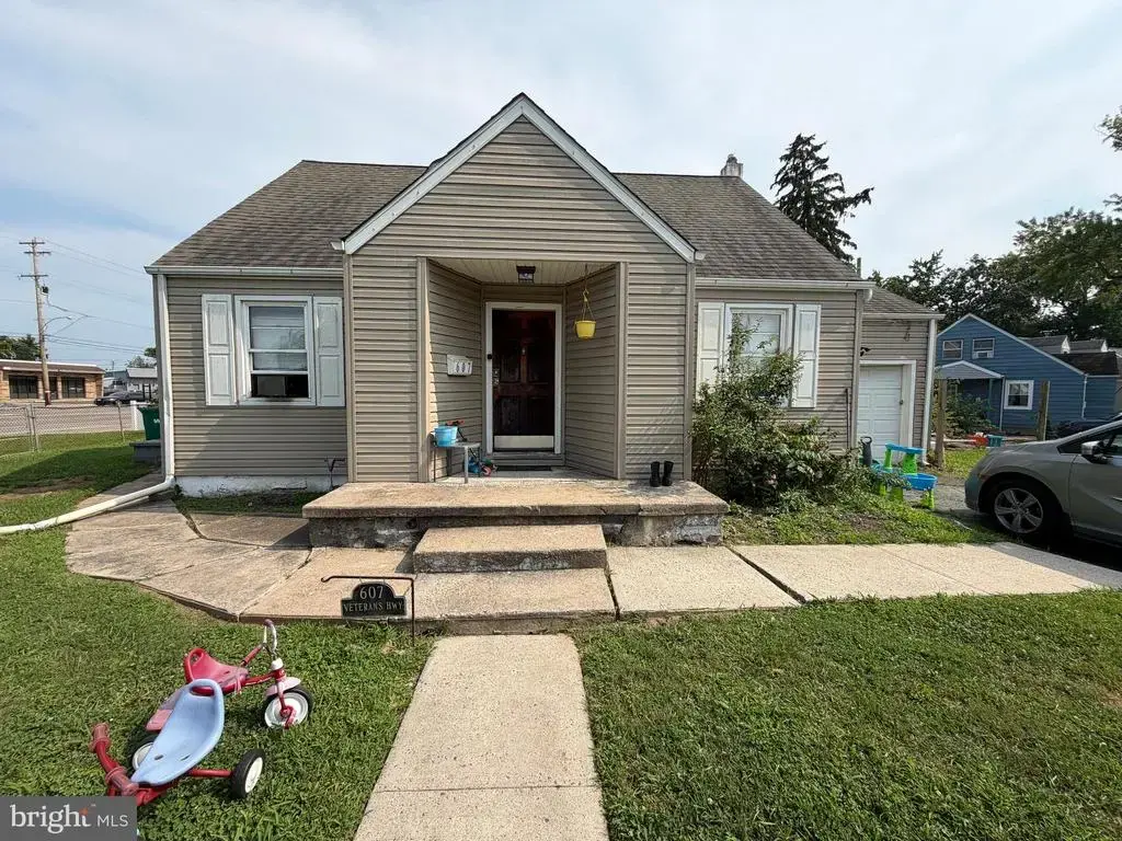 607 Veterans Hwy, BRISTOL