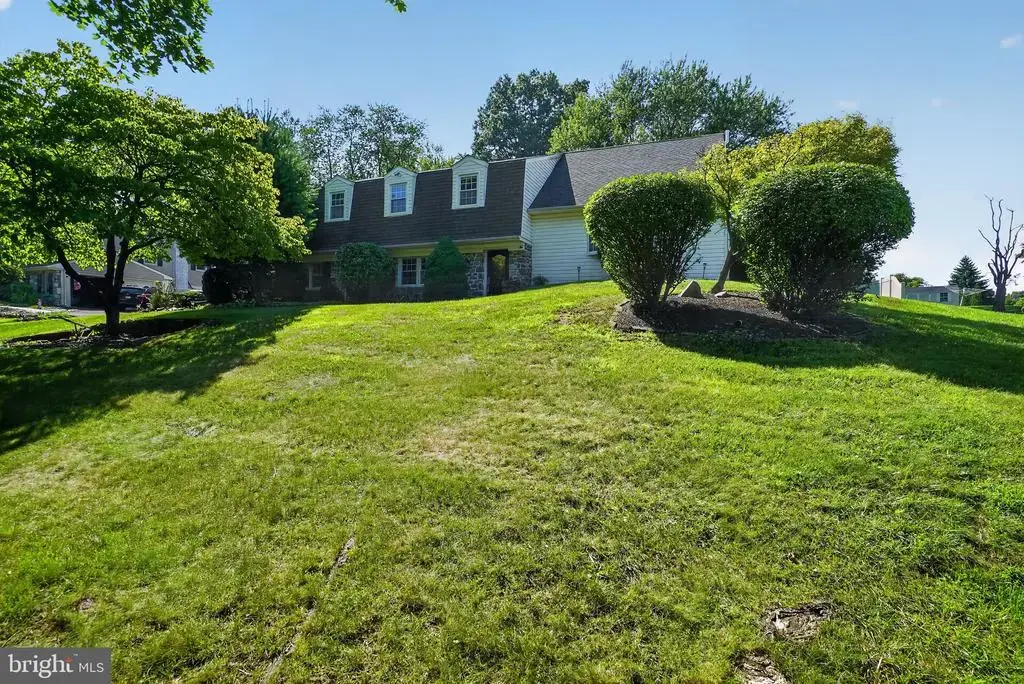 26 High Point Dr, SOUTHAMPTON