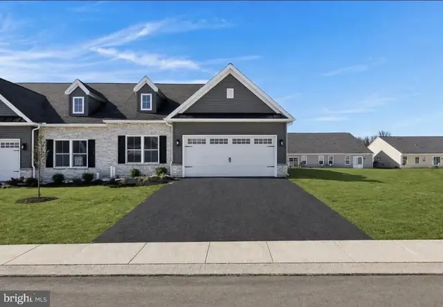 108 Hillard Fld, Lancaster
