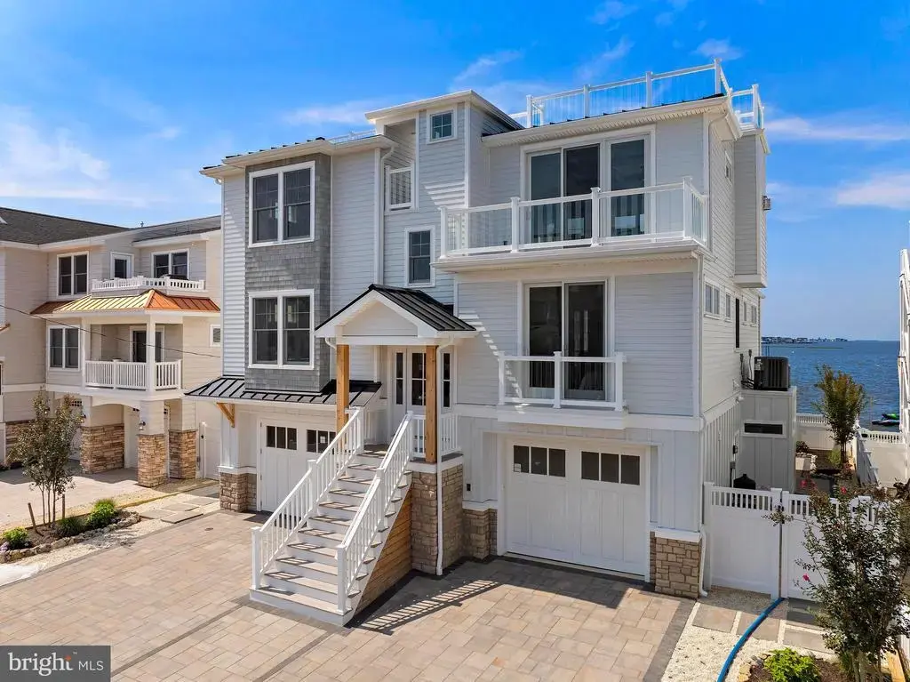 132 W Jeanette, LONG BEACH TOWNSHIP