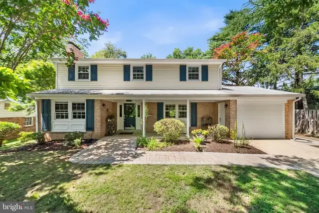 2726 Welcome Dr, Falls Church