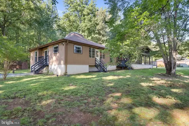 8297 Squires Ln, Warrenton