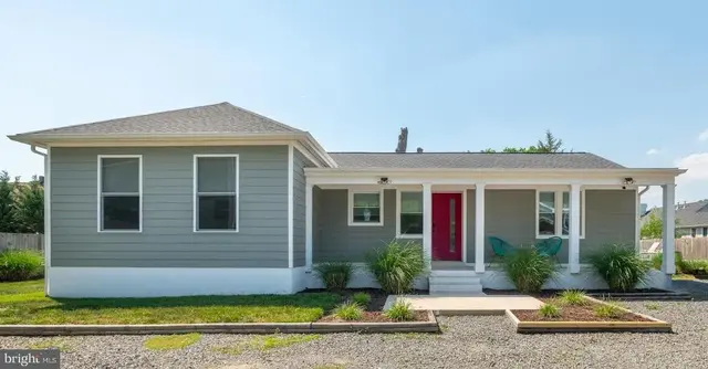 6632 Clearview Dr, Falls Church